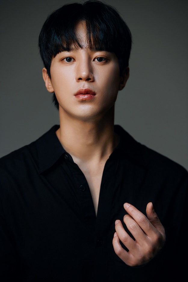 SUNGMO Debut 17th Anniversary “Time Machine”